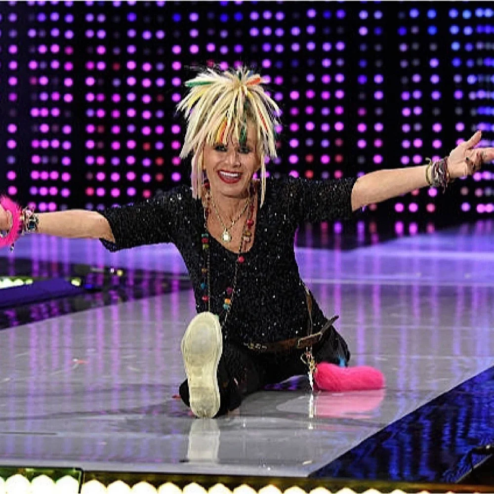 Betsey Johnson Crystal Apple Cocktail Statement Ring 7.5 New - Picture 5 of 5